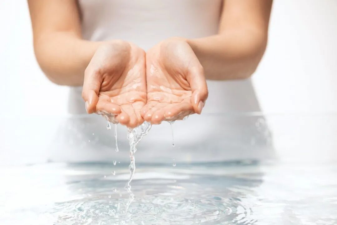 为何头发不仅干枯还毛躁？