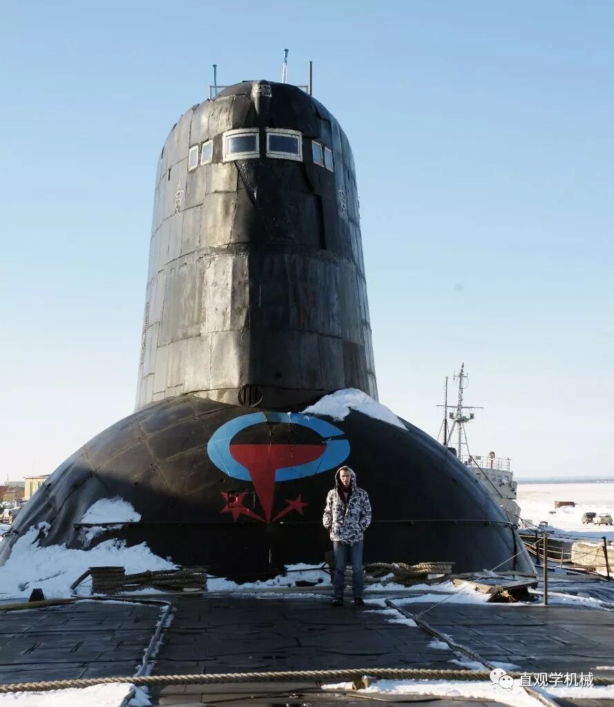 只有经过对比，才知道台风级潜艇究竟有多大的图14