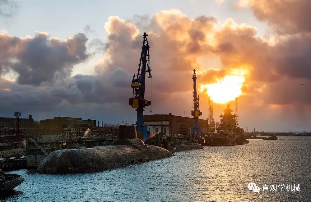 只有经过对比，才知道台风级潜艇究竟有多大的图6