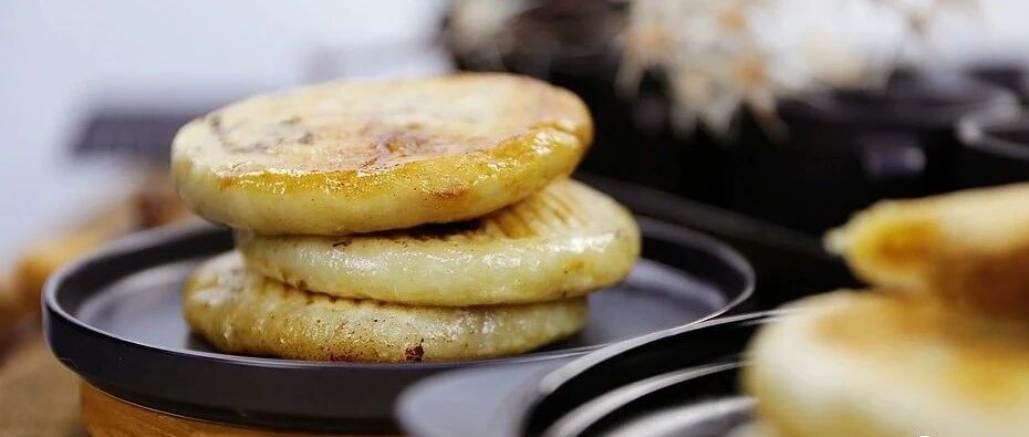 馅饼馅饼，还是馅饼最好吃，肉馅儿的~