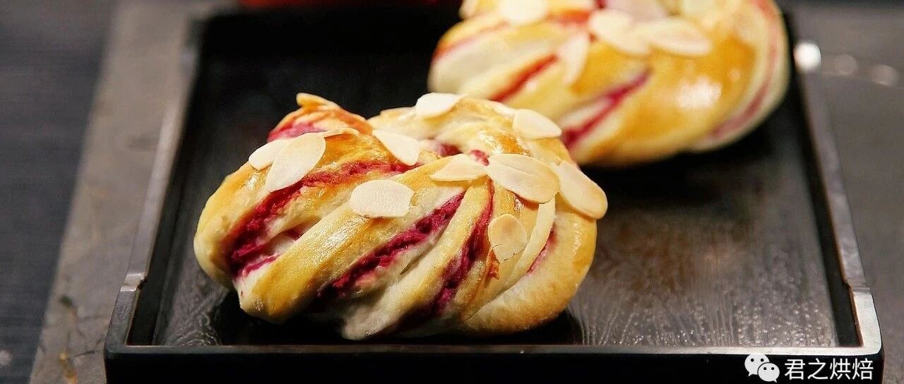 来看这个紫薯面包卷，漂亮可口还健康~