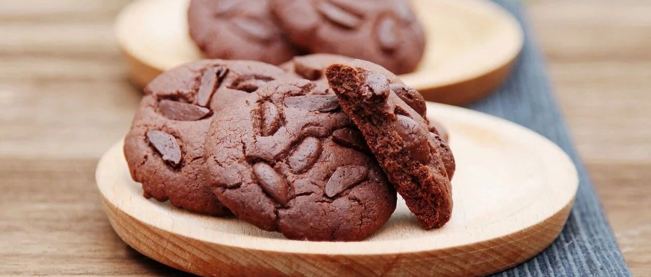这个巧克力饼干看上去好像很好吃哦