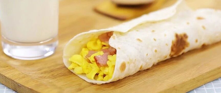 元气满满的早餐呀！炒蛋培根卷饼