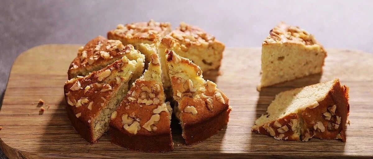 简单！很香很香的香蕉核桃蛋糕呢！