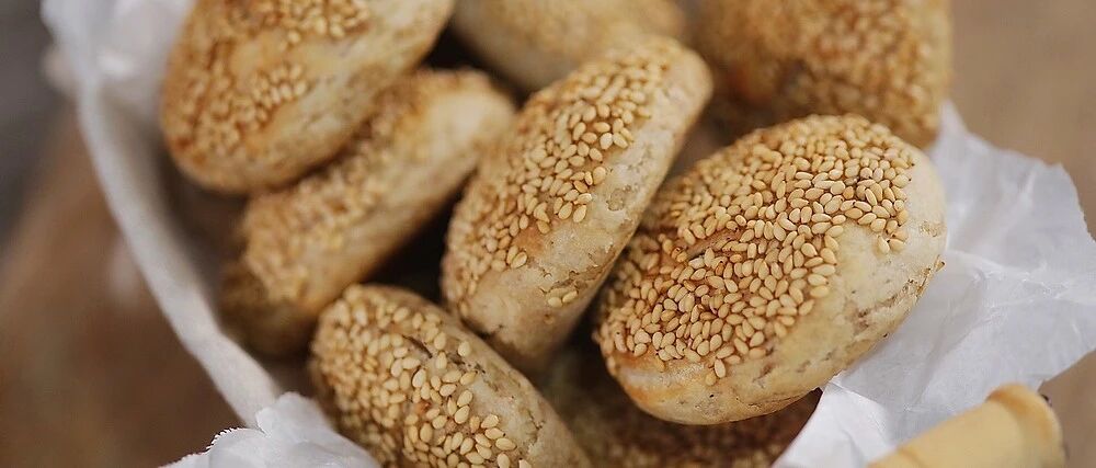 来，看看我做的麻酱小烧饼有多好吃？