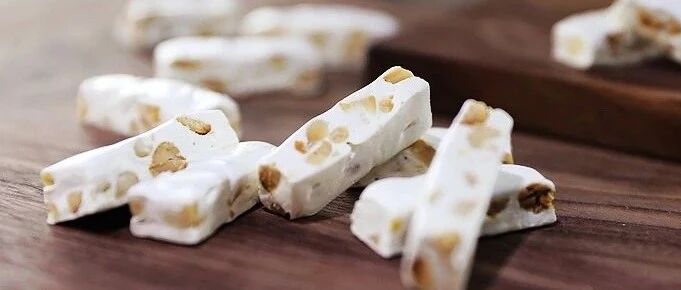 天冷了，来做牛轧糖吧！