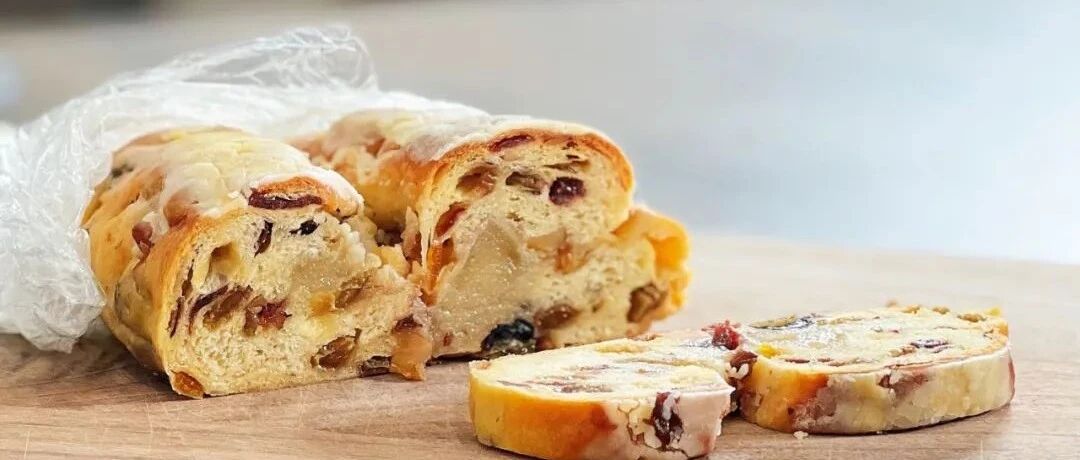 怀着激动的心情切开了一个月前做的史多伦~