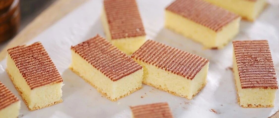 迷人的小方块海绵蛋糕