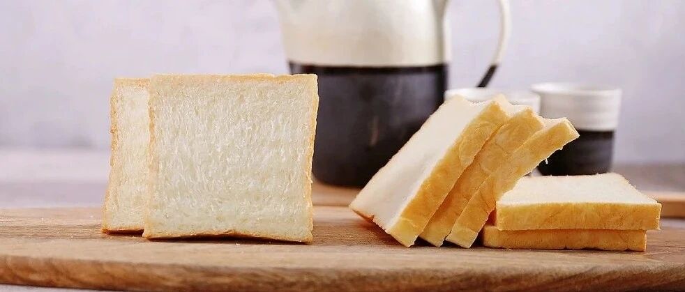 深夜发个低糖吐司，简简简单，贼好吃~