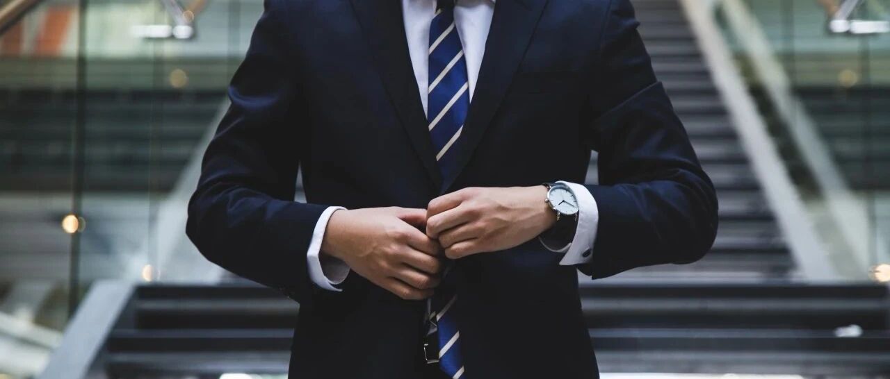 逃离银行的年轻人：我努力考上985、211，不是为了来这当柜员的