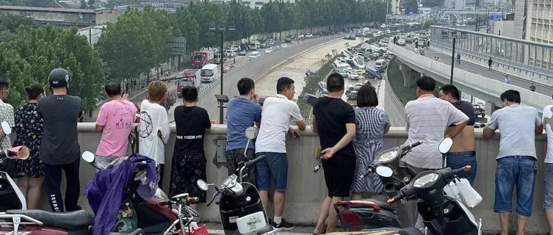 暴雨肆虐后的郑州车市：有人损失超百万，有人日进30万