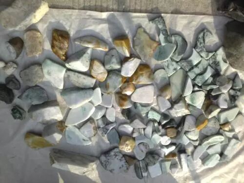 千万别以为是A货就值钱，这5种翡翠在缅甸只能用来铺路、盖房子