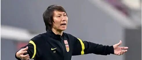 特评-最大的悲剧是绝望下的希望 李铁把教练席当秀场？