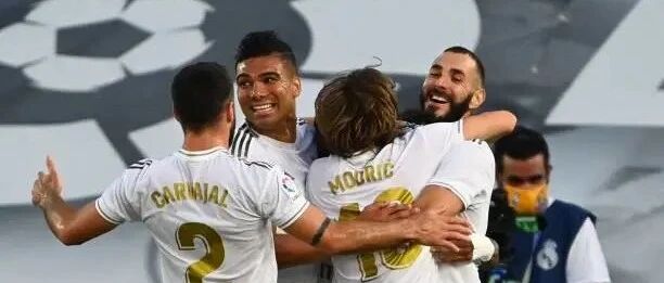 本泽马梅开二度 皇马2-1提前一轮联赛夺冠！