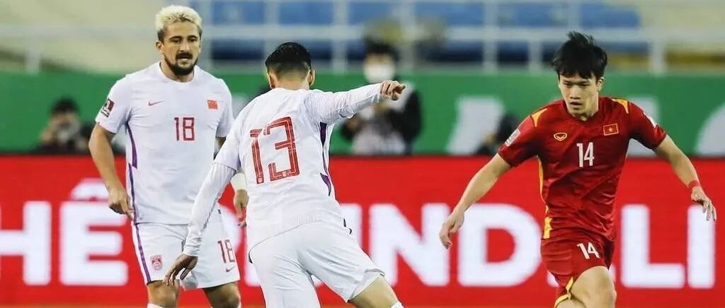 复盘国足VS越南：最差半场创耻辱 李霄鹏再遇三闷棍