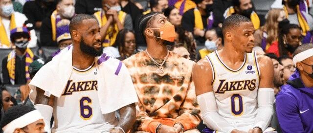 最篮点：年终战出丑 威少再被开会