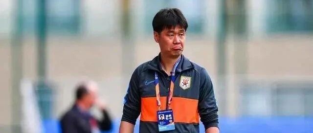 深度-曝李霄鹏今日抵沪面见陈戌源 紧急磋商国足组队相关事宜