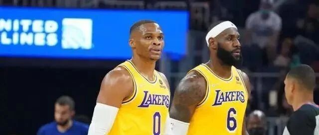 60组合首秀不忍直视 詹皇威少搭档究竟难在哪？