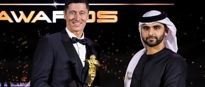 那个男仁，拿奖拿到手抽筋