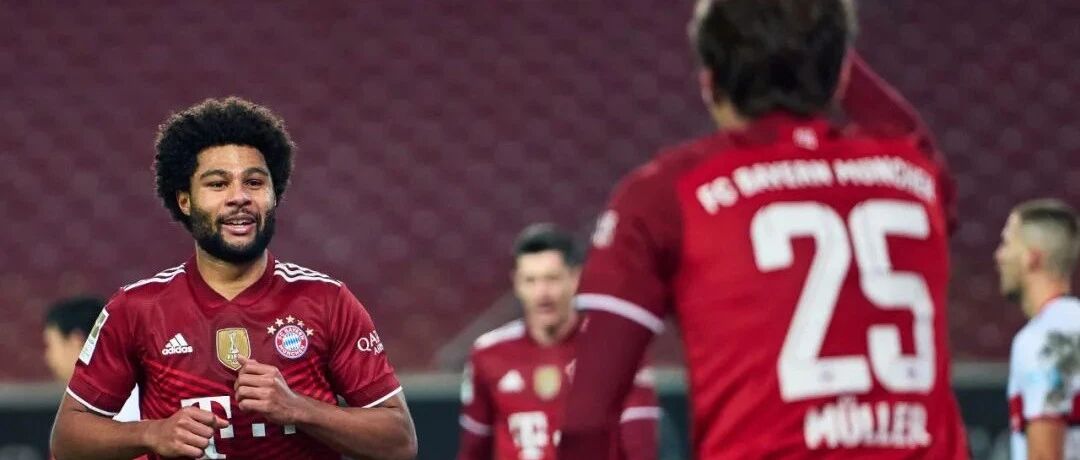 格纳布里三射两传，莱万梅开二度，我们是半程冠军！