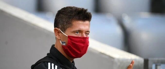 莱万纪录之夜，昂首晋级八强！