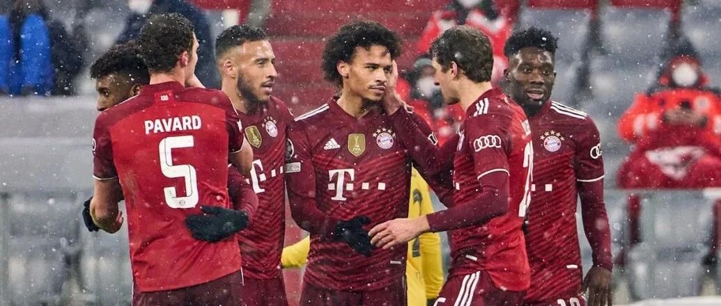 三球完胜巴萨，小组赛全胜晋级！