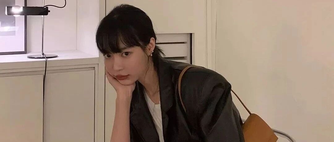 格纹、毛绒、皮衣、小香风外套，秋冬这样穿这4件真的保暖又洋气！！