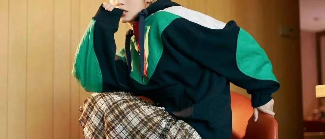 卫衣+短裤/裙子+靴子，卫衣+阔腿裤/直筒裤，这样穿显瘦又时髦！