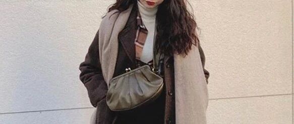 小高领毛衣+迷笛裙+A字裙，毛衣+毛衣，时髦的正确打开方式在这里 ！