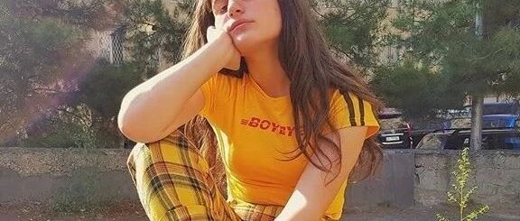 别再穿阔腿裤了，2020下半年这4条裤子最流行，出街凹造型的百搭神器！