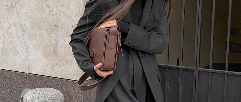 西装+毛衣、大衣+裙子...才是今年的“犯规”组合！显白显瘦又高级！