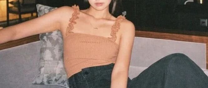 还在穿土味短袖？今夏流行穿这4件上衣，特别是第3件，太太太火了 ！