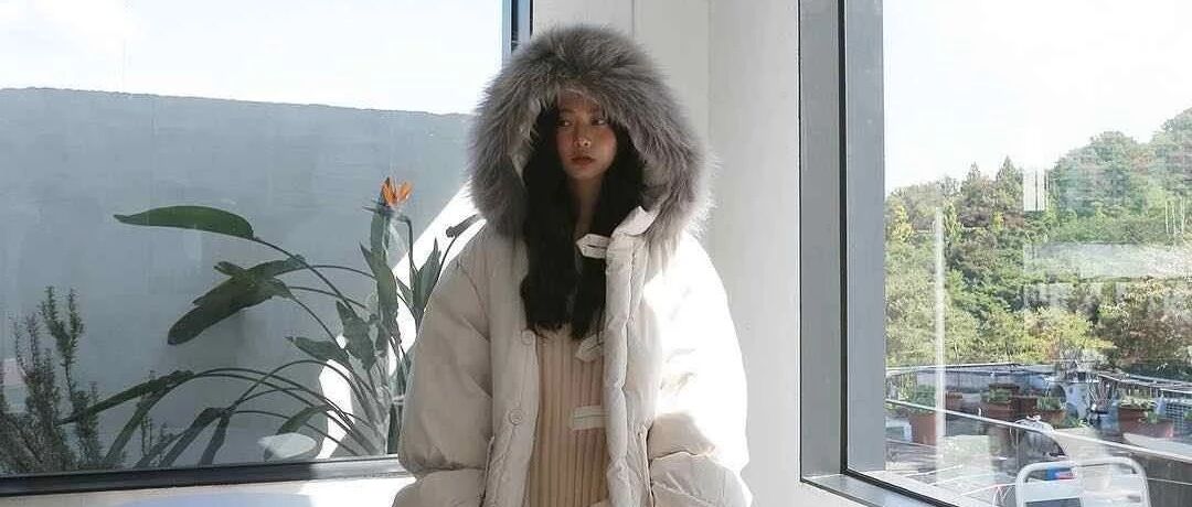 今冬羽绒服+直筒裤，羽绒服 + 裙子，羽绒服+针织衫，才是最保暖时髦打开方式！