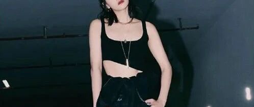 bra+运动裤=夏季“王炸组合”！又飒又欲，简直A爆了！