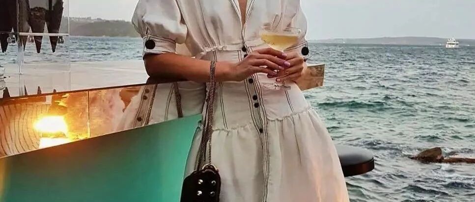 今夏这条裙子正流行！娱乐圈竟然都抢着穿？美到极致~