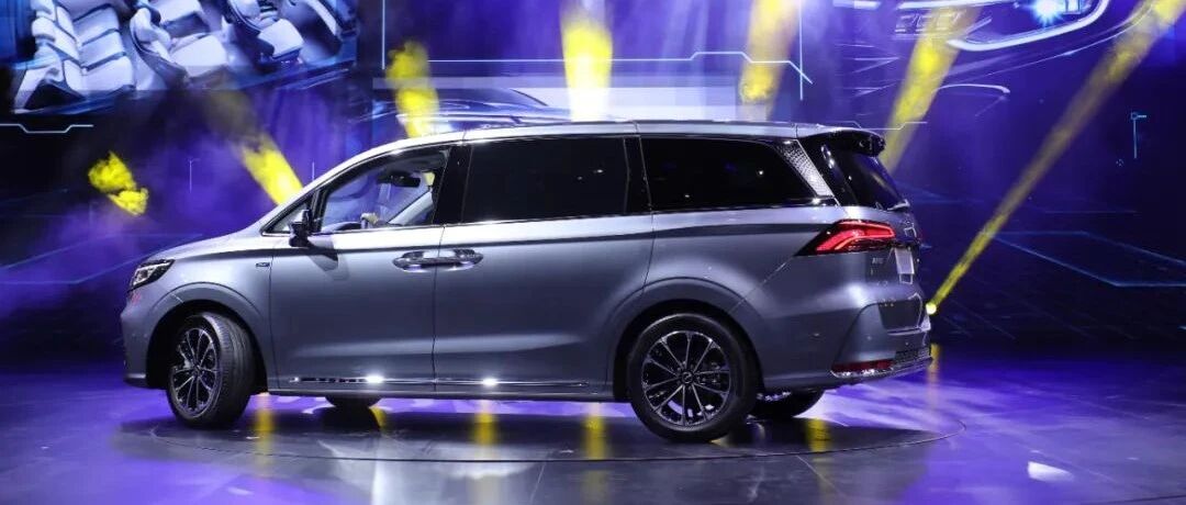 上攻别克GL8，下打传祺M8，荣威iMAX8有几分胜算？