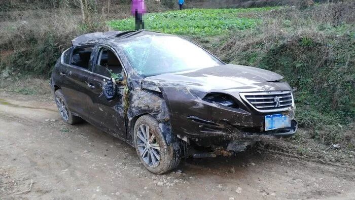 专治各种不服 上得了厅堂斗得过"流氓"