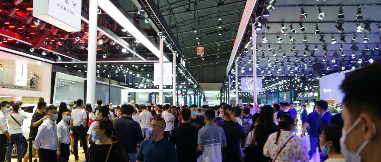 观察实录 | 成都车展谁站“C位”被围的水泄不通？