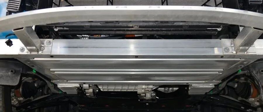 这样的底盘素质，永远是几根“筷子”无法企及的