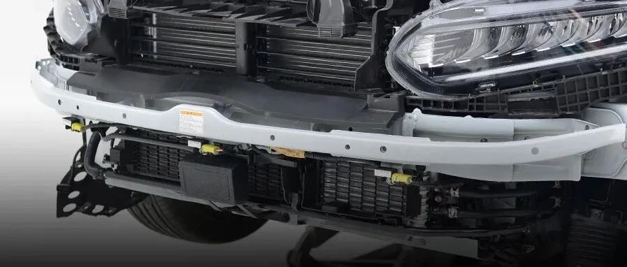 美国用铝合金防撞梁，国内只用冲压钢板