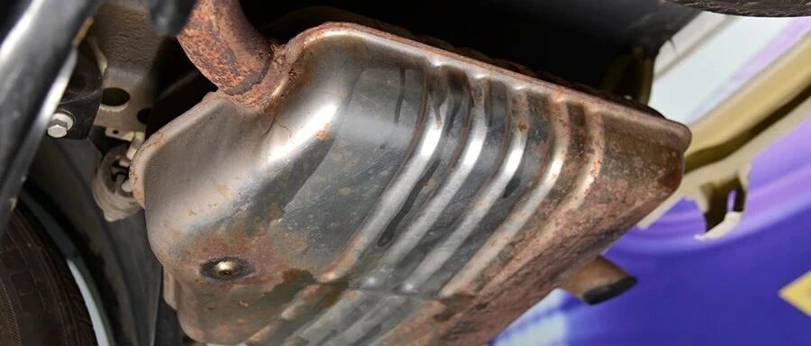 从斑斑锈迹中发现，这是辆厢货版瑞虎8