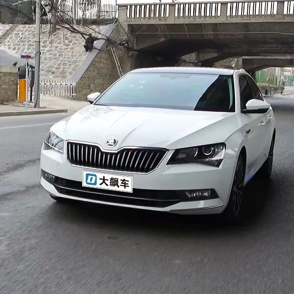 扣了车标一看，嘿！还真“嗝儿”！