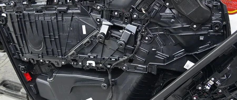 如果不是车头“四个圈”，还真以为拆了一辆高尔夫