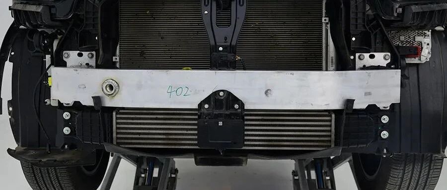 嘿！翻身把歌唱，前后防撞梁都是铝合金