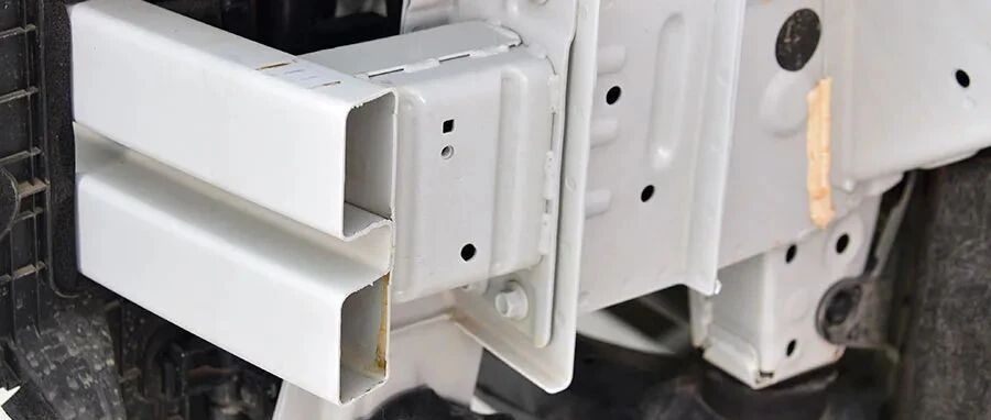 前后防撞梁是这个样子，为啥呢？