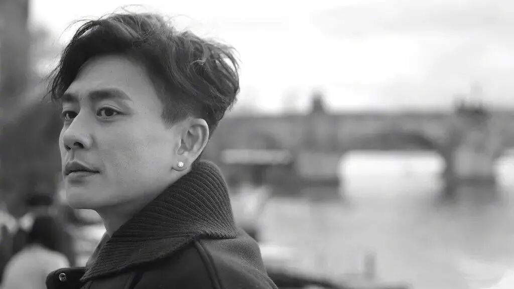 如今,黄宗泽的名字出现频率最高的地方竟是情感论坛,跟胡杏儿长达八年