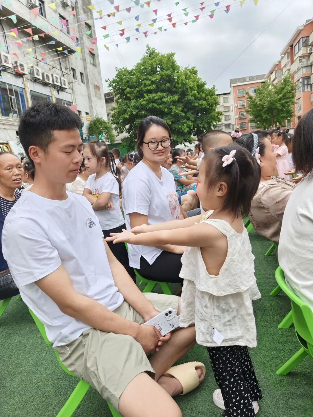 集体手势舞《爸爸妈妈谢谢你》 (3).jpeg