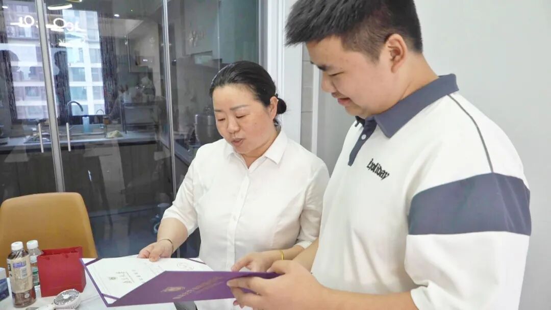 宝应第一封南京大学录取通知书送达