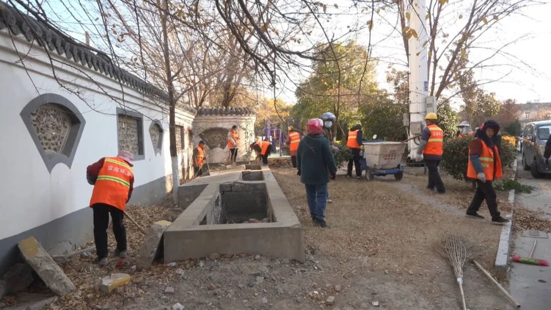 宝应环卫对城市卫生死角开展“深度清洁”