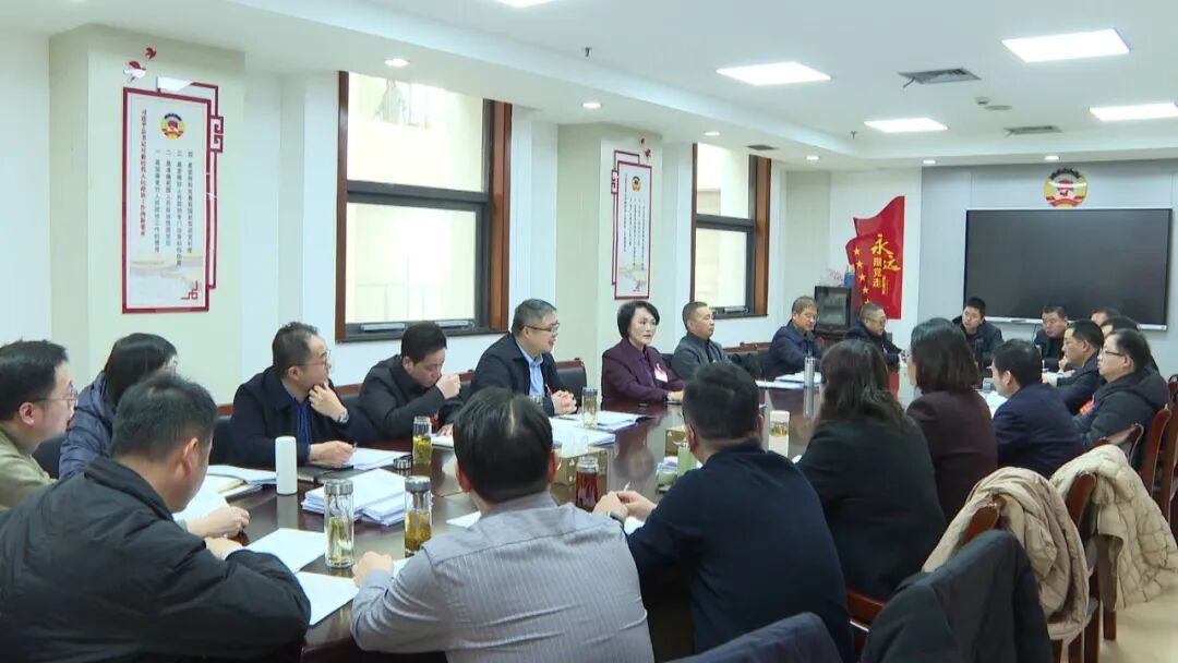 县政协十五届五次会议开展分组讨论